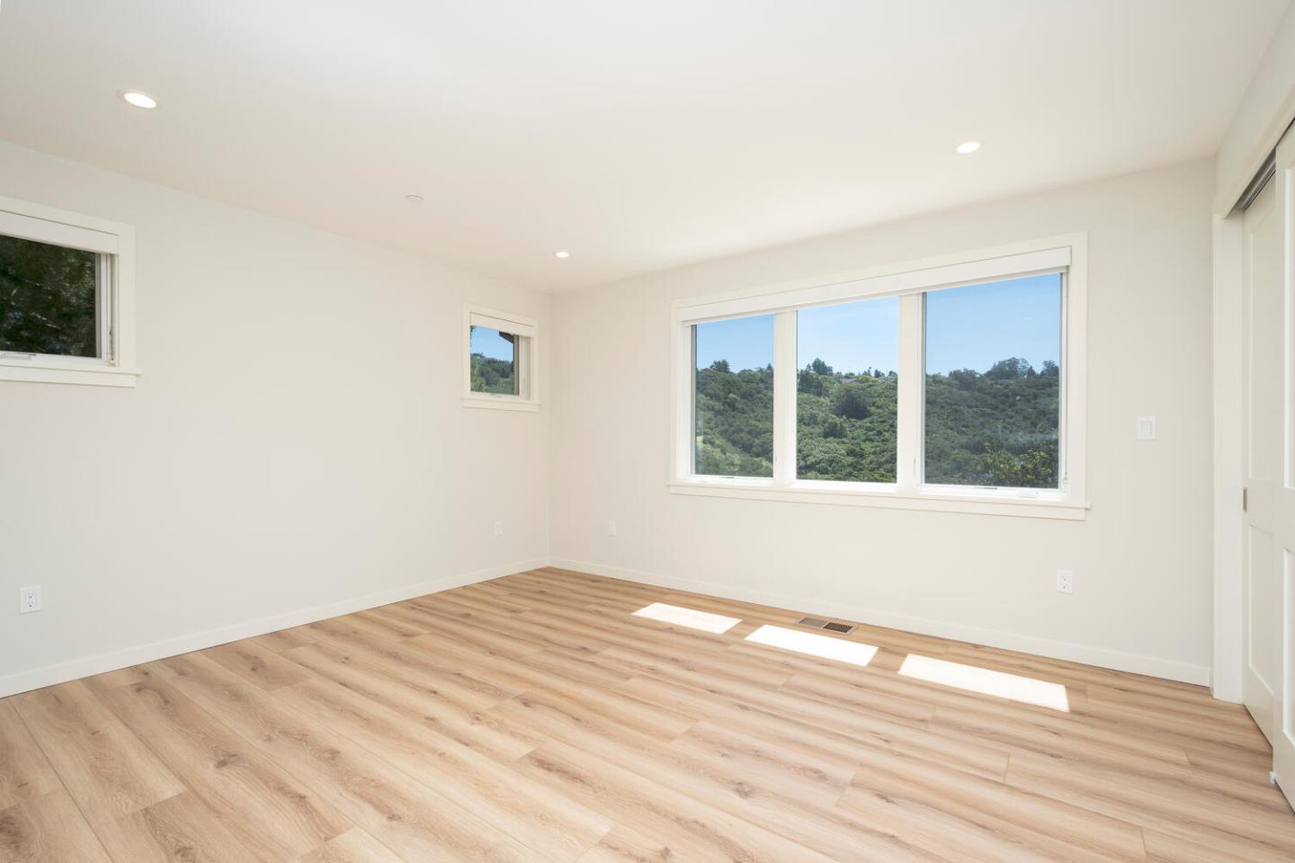 Detail Gallery Image 16 of 27 For 30 Lydia Ct, Hillsborough,  CA 94010 - 2 Beds | 1/1 Baths