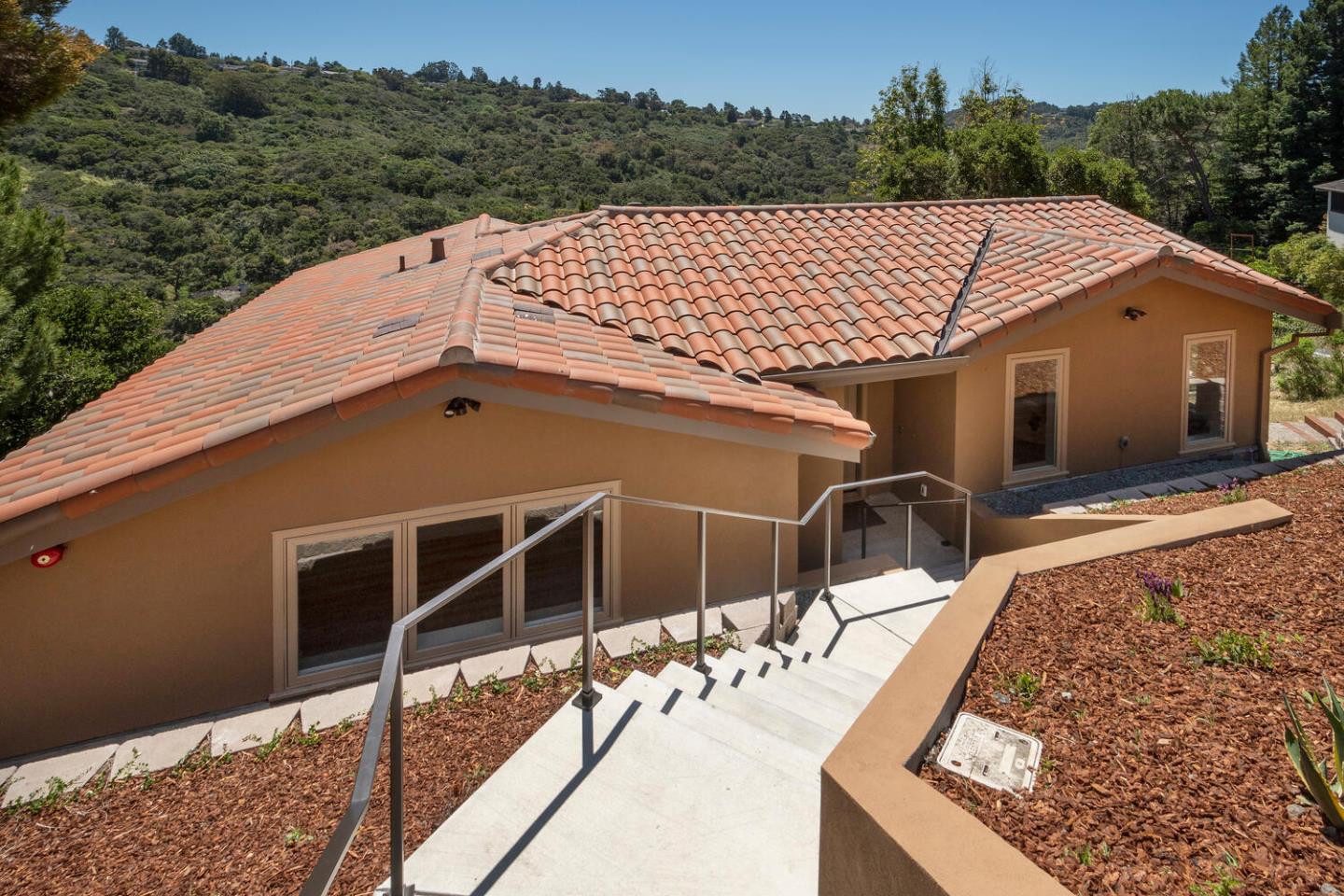 Detail Gallery Image 3 of 27 For 30 Lydia Ct, Hillsborough,  CA 94010 - 2 Beds | 1/1 Baths