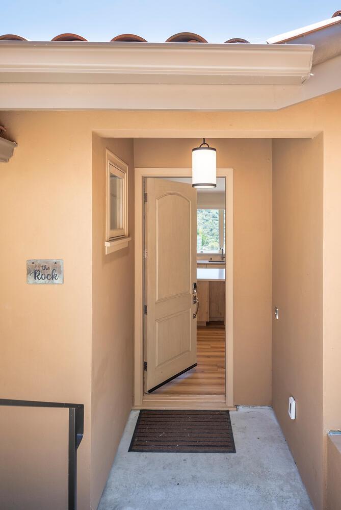 Detail Gallery Image 4 of 27 For 30 Lydia Ct, Hillsborough,  CA 94010 - 2 Beds | 1/1 Baths