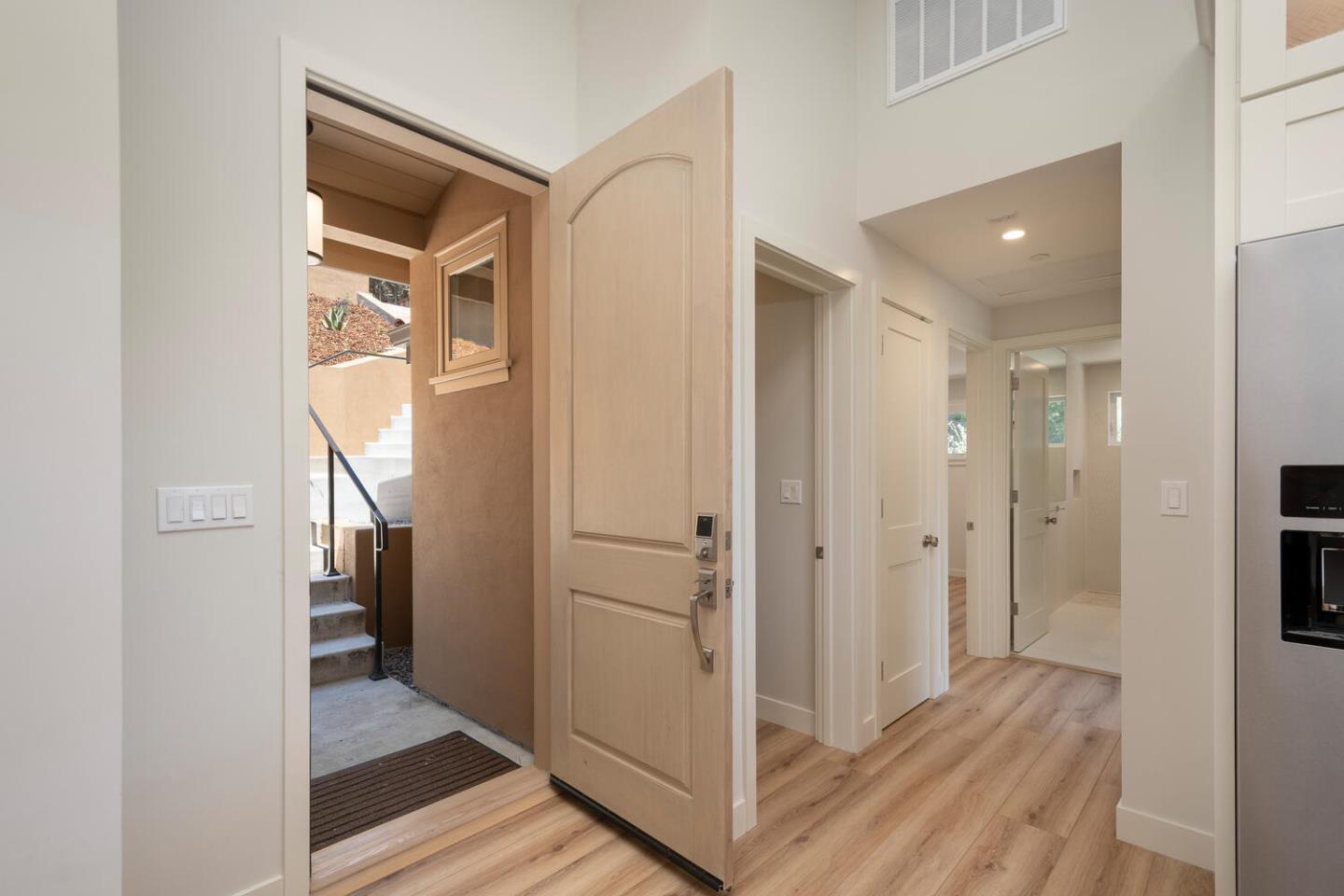 Detail Gallery Image 5 of 27 For 30 Lydia Ct, Hillsborough,  CA 94010 - 2 Beds | 1/1 Baths