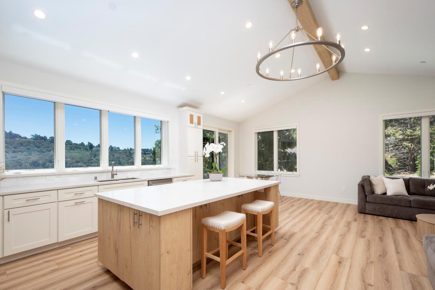 Detail Gallery Image 6 of 27 For 30 Lydia Ct, Hillsborough,  CA 94010 - 2 Beds | 1/1 Baths