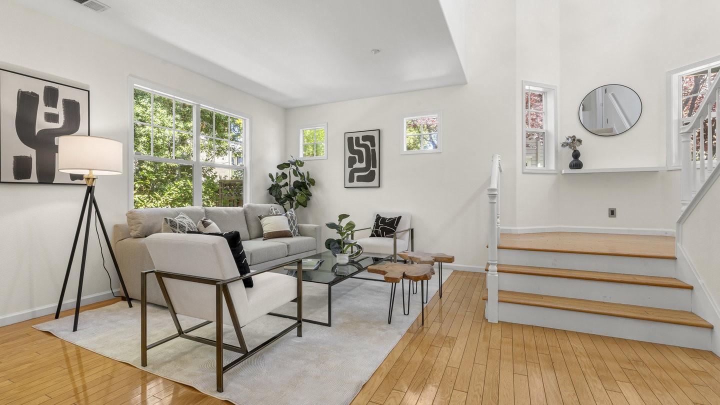 Detail Gallery Image 12 of 51 For 1550 Redwood Ct, Mountain View,  CA 94041 - 4 Beds | 2/1 Baths