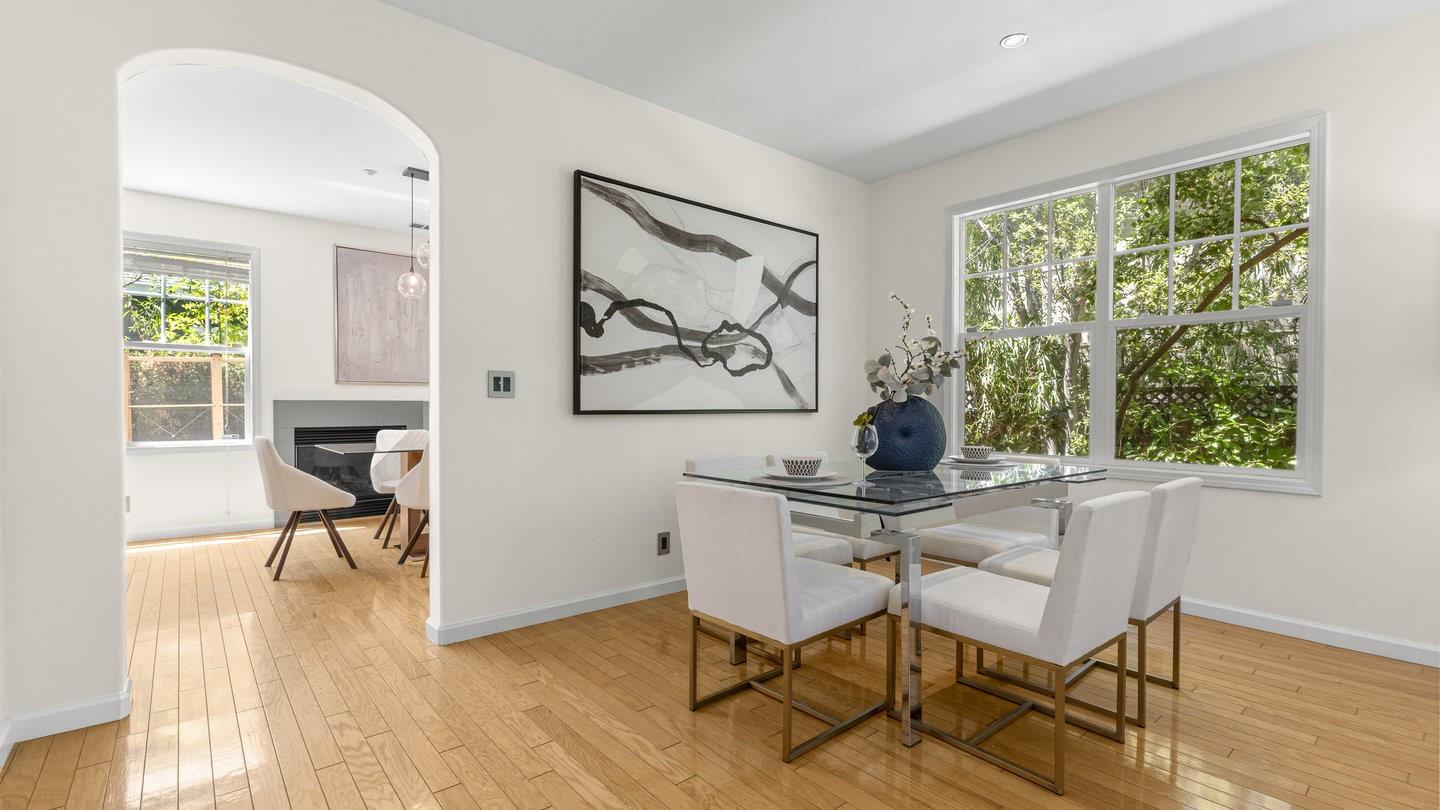 Detail Gallery Image 14 of 51 For 1550 Redwood Ct, Mountain View,  CA 94041 - 4 Beds | 2/1 Baths