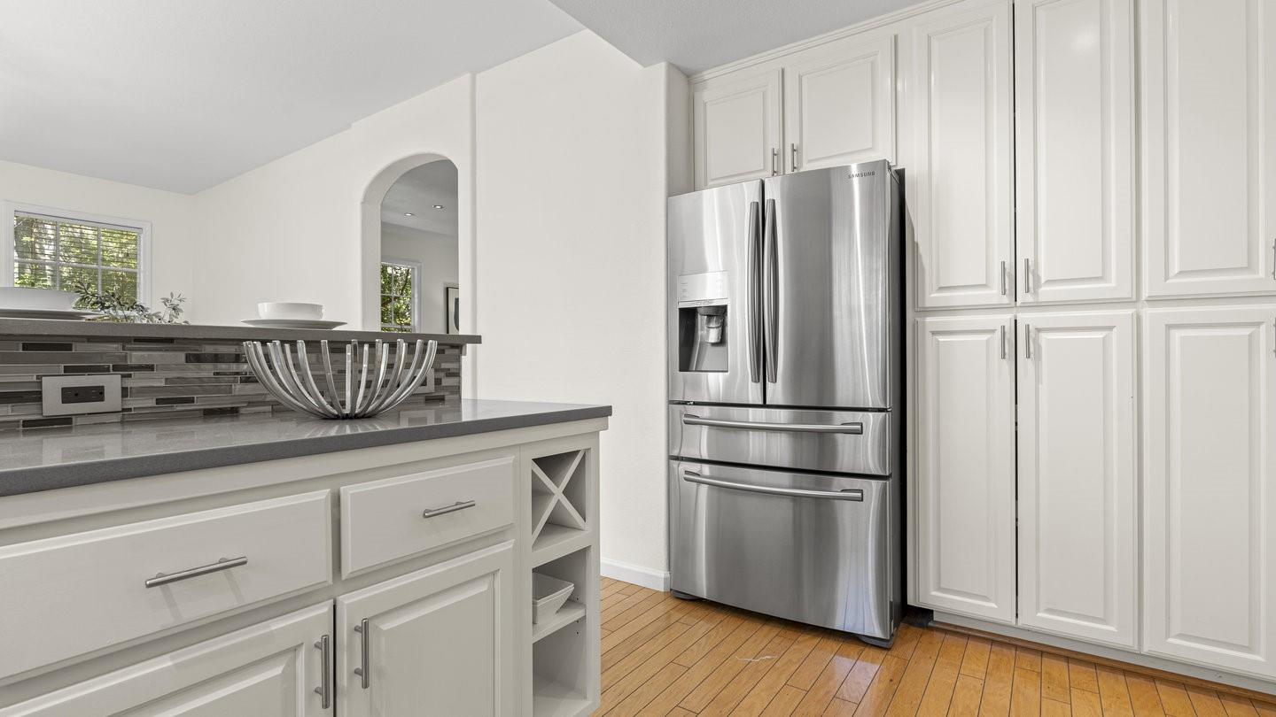 Detail Gallery Image 17 of 51 For 1550 Redwood Ct, Mountain View,  CA 94041 - 4 Beds | 2/1 Baths