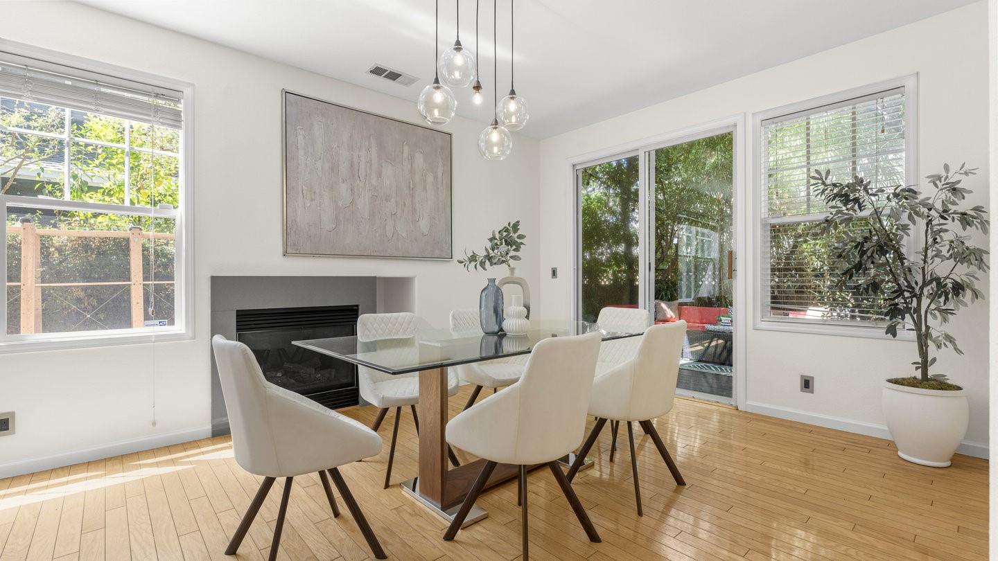 Detail Gallery Image 19 of 51 For 1550 Redwood Ct, Mountain View,  CA 94041 - 4 Beds | 2/1 Baths