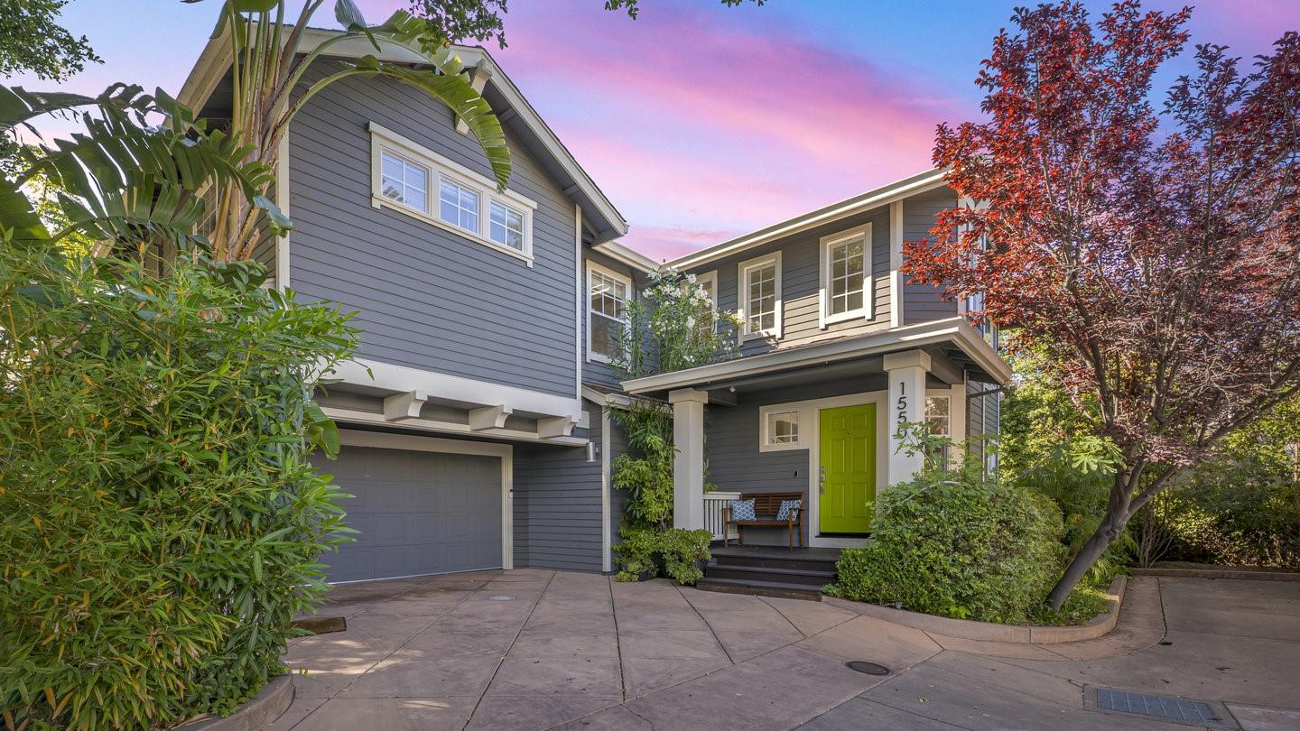 Detail Gallery Image 2 of 51 For 1550 Redwood Ct, Mountain View,  CA 94041 - 4 Beds | 2/1 Baths