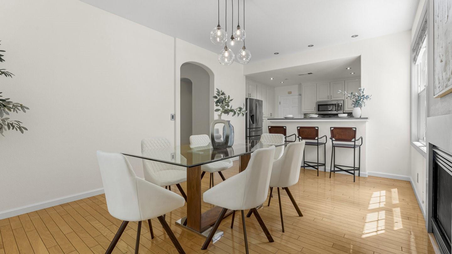 Detail Gallery Image 20 of 51 For 1550 Redwood Ct, Mountain View,  CA 94041 - 4 Beds | 2/1 Baths