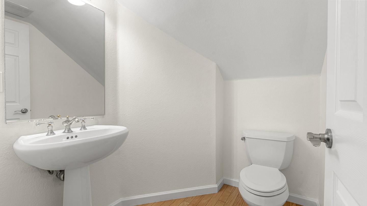 Detail Gallery Image 22 of 51 For 1550 Redwood Ct, Mountain View,  CA 94041 - 4 Beds | 2/1 Baths