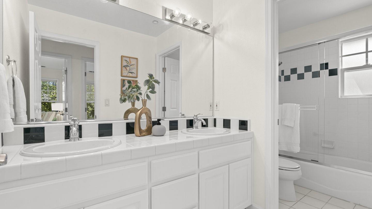 Detail Gallery Image 29 of 51 For 1550 Redwood Ct, Mountain View,  CA 94041 - 4 Beds | 2/1 Baths