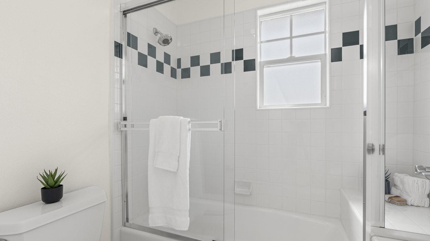 Detail Gallery Image 30 of 51 For 1550 Redwood Ct, Mountain View,  CA 94041 - 4 Beds | 2/1 Baths