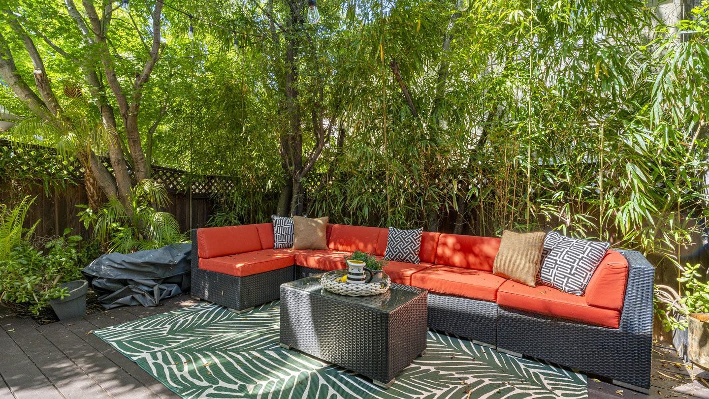 Detail Gallery Image 47 of 51 For 1550 Redwood Ct, Mountain View,  CA 94041 - 4 Beds | 2/1 Baths