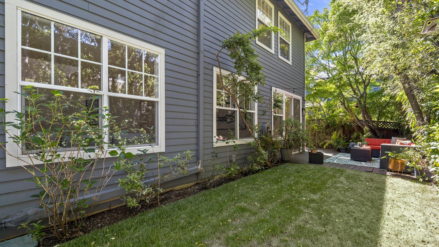 Detail Gallery Image 49 of 51 For 1550 Redwood Ct, Mountain View,  CA 94041 - 4 Beds | 2/1 Baths