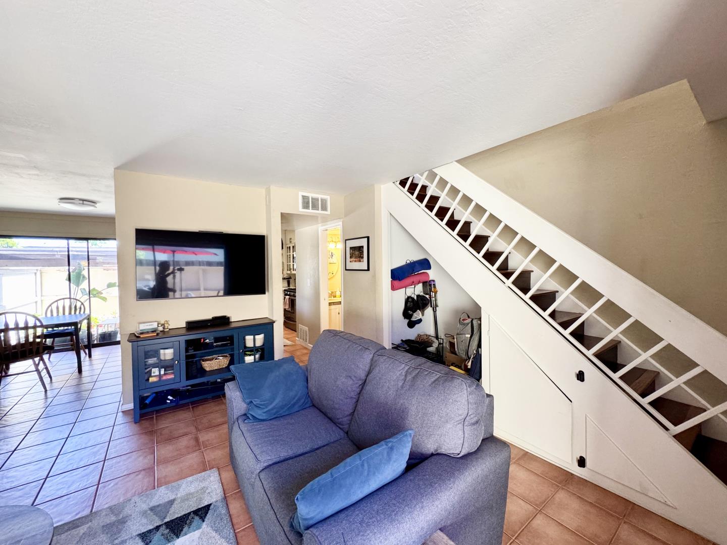 Detail Gallery Image 2 of 27 For 720 Quetta #Q,  Sunnyvale,  CA 94087 - 2 Beds | 1/1 Baths