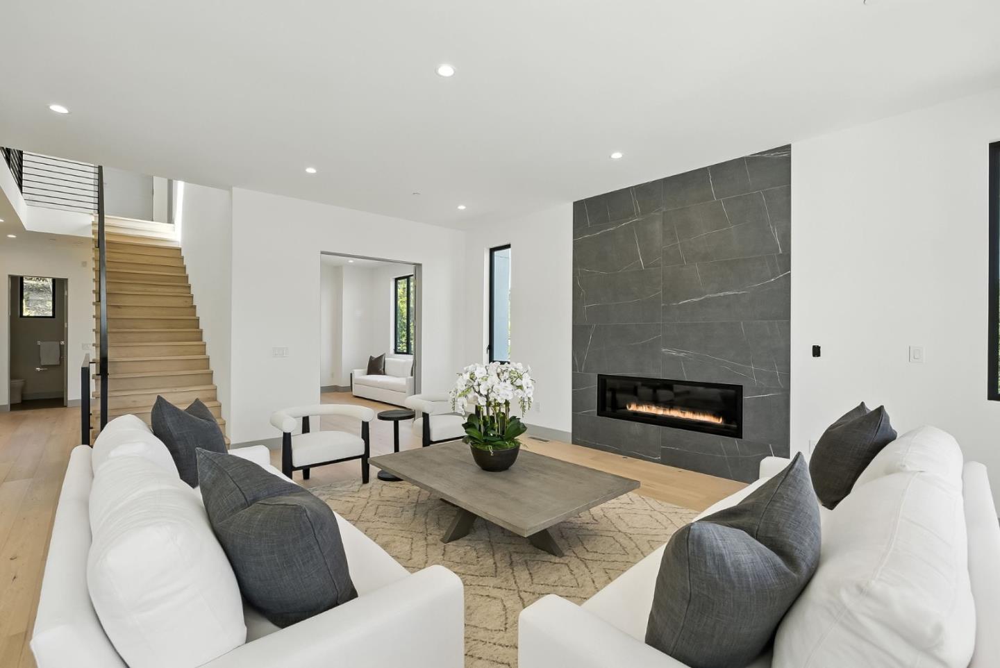 Detail Gallery Image 10 of 73 For 1127 Hillslope Pl, Los Altos,  CA 94024 - 6 Beds | 5/2 Baths