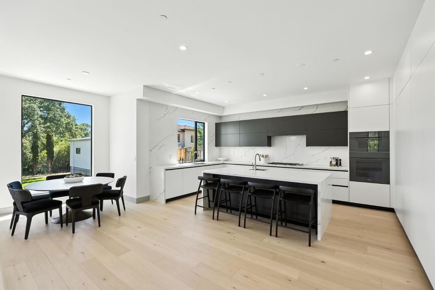 Detail Gallery Image 12 of 73 For 1127 Hillslope Pl, Los Altos,  CA 94024 - 6 Beds | 5/2 Baths