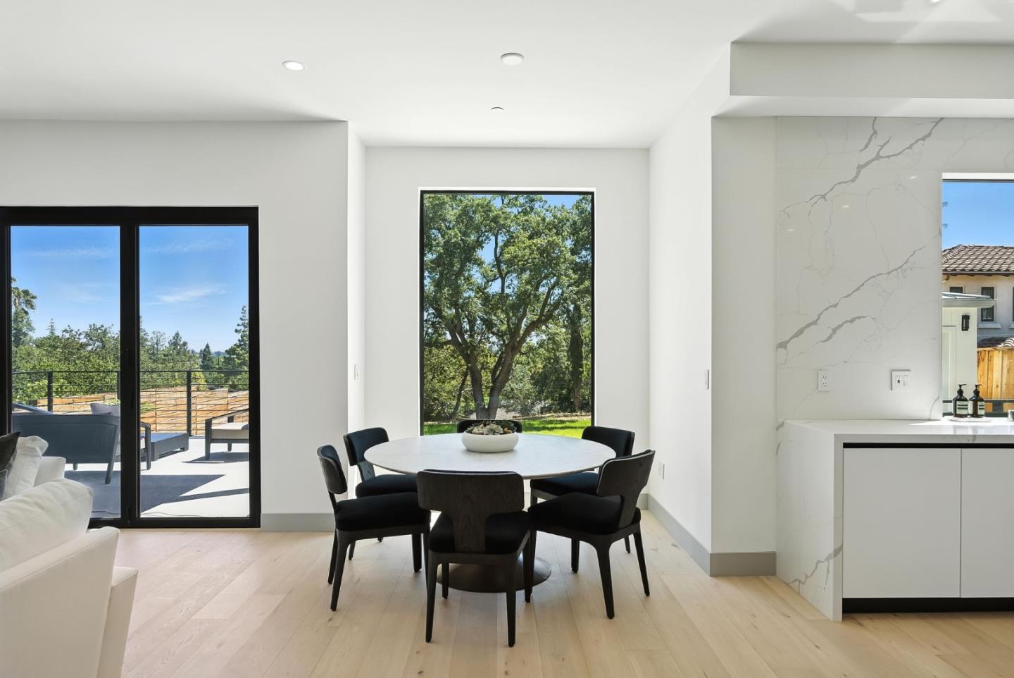 Detail Gallery Image 13 of 73 For 1127 Hillslope Pl, Los Altos,  CA 94024 - 6 Beds | 5/2 Baths