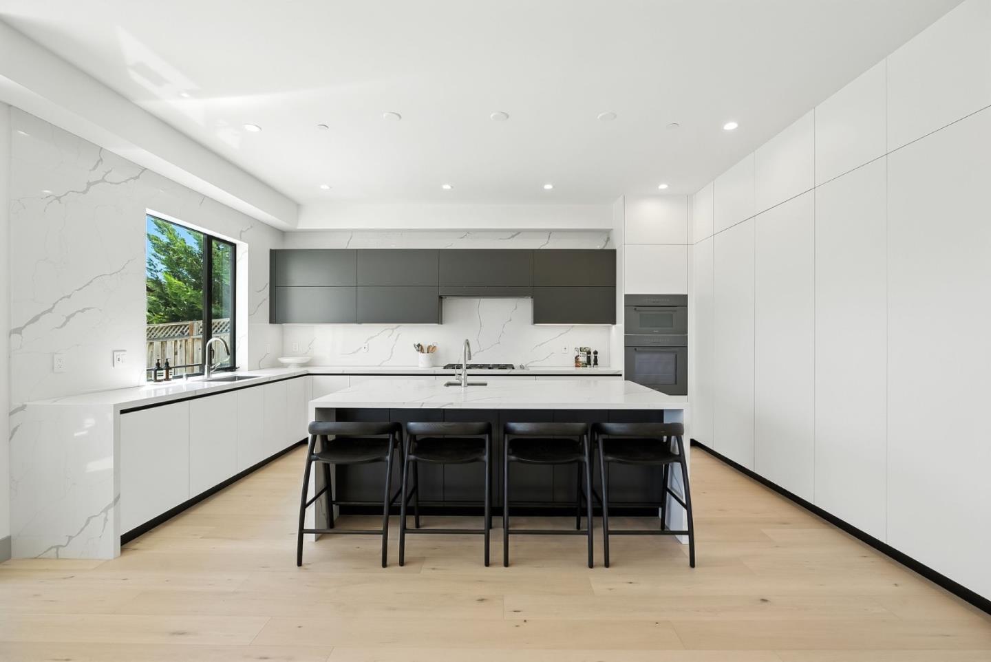 Detail Gallery Image 15 of 73 For 1127 Hillslope Pl, Los Altos,  CA 94024 - 6 Beds | 5/2 Baths