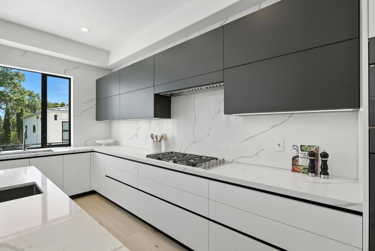 Detail Gallery Image 16 of 73 For 1127 Hillslope Pl, Los Altos,  CA 94024 - 6 Beds | 5/2 Baths