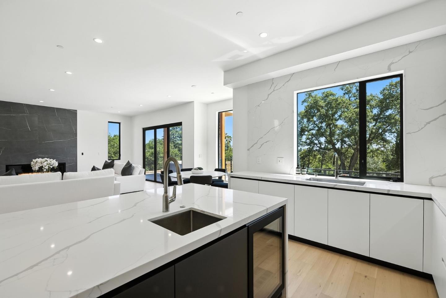 Detail Gallery Image 18 of 73 For 1127 Hillslope Pl, Los Altos,  CA 94024 - 6 Beds | 5/2 Baths