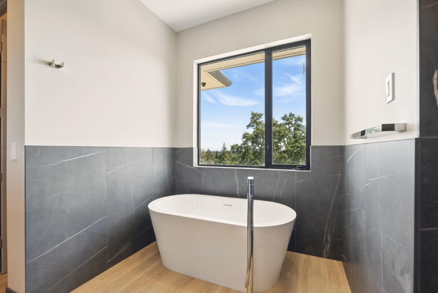 Detail Gallery Image 33 of 73 For 1127 Hillslope Pl, Los Altos,  CA 94024 - 6 Beds | 5/2 Baths