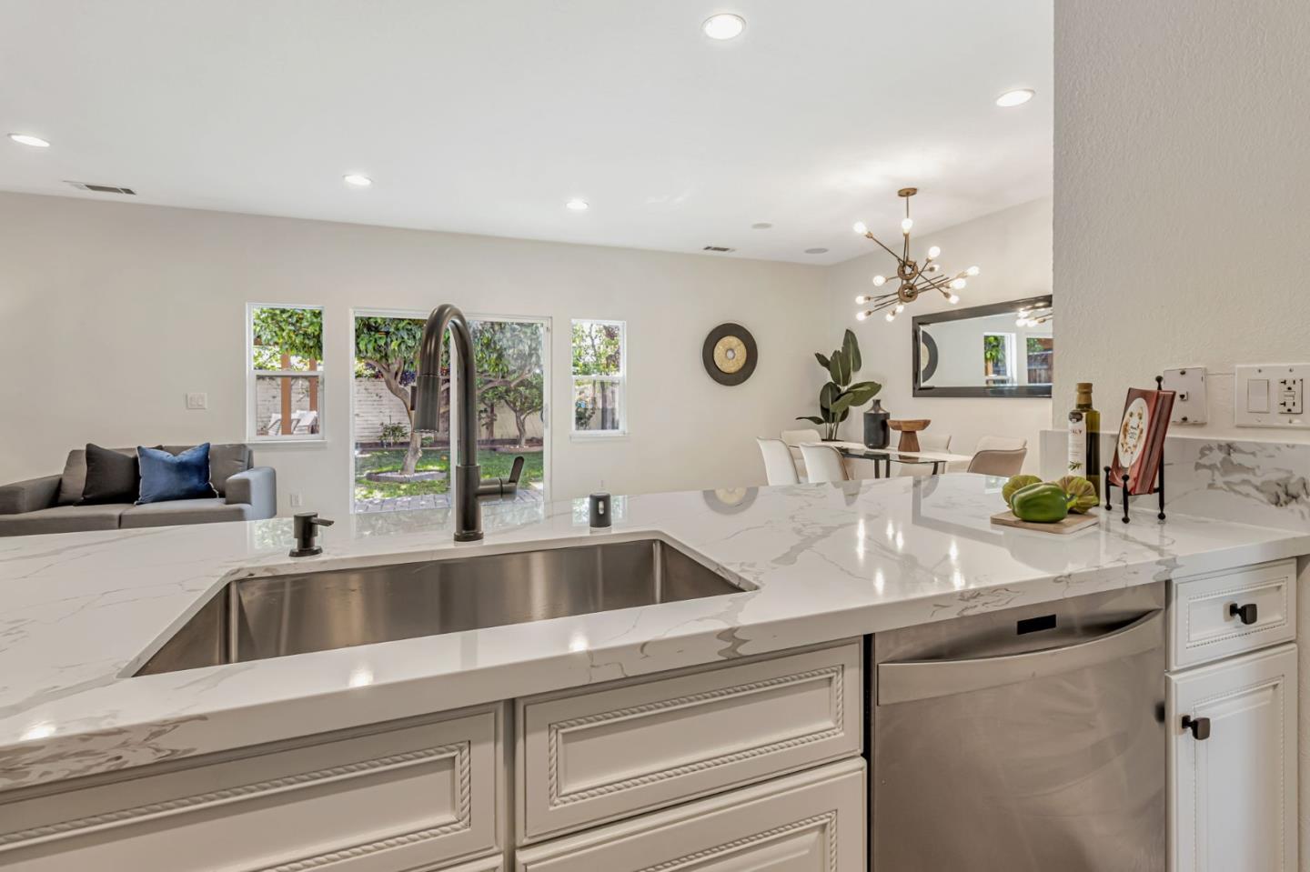Detail Gallery Image 10 of 39 For 1724 Graham Ln, Santa Clara,  CA 95050 - 3 Beds | 2 Baths