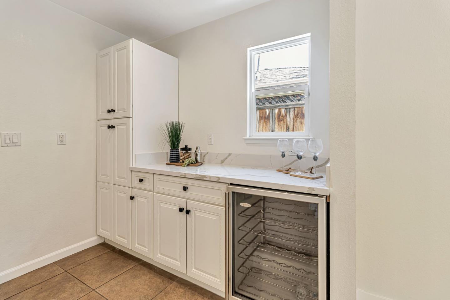 Detail Gallery Image 12 of 39 For 1724 Graham Ln, Santa Clara,  CA 95050 - 3 Beds | 2 Baths