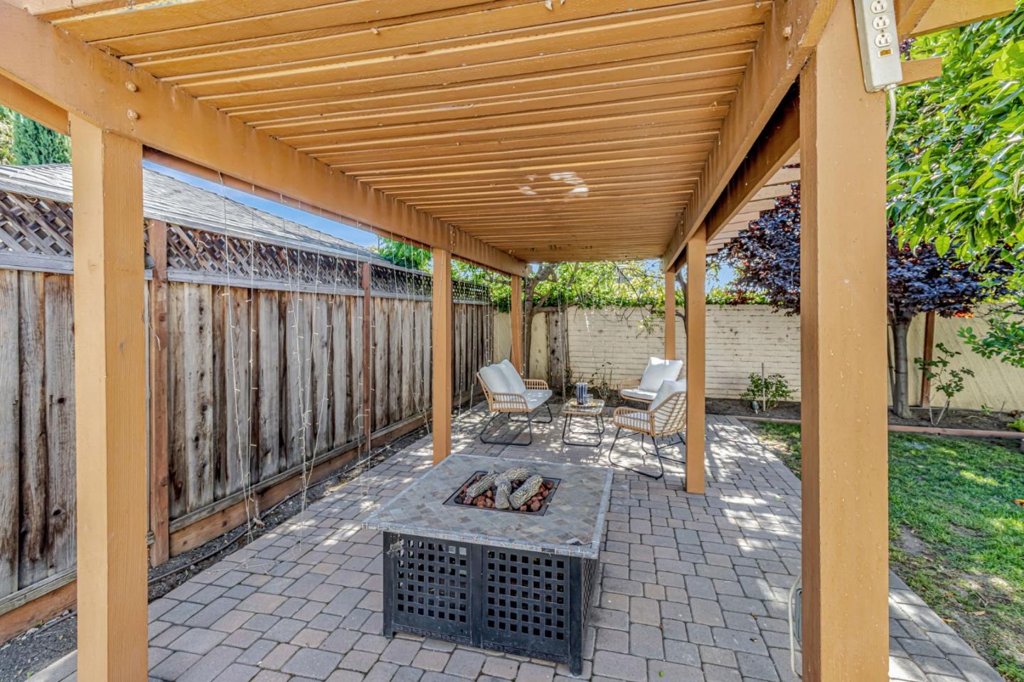 Detail Gallery Image 35 of 39 For 1724 Graham Ln, Santa Clara,  CA 95050 - 3 Beds | 2 Baths