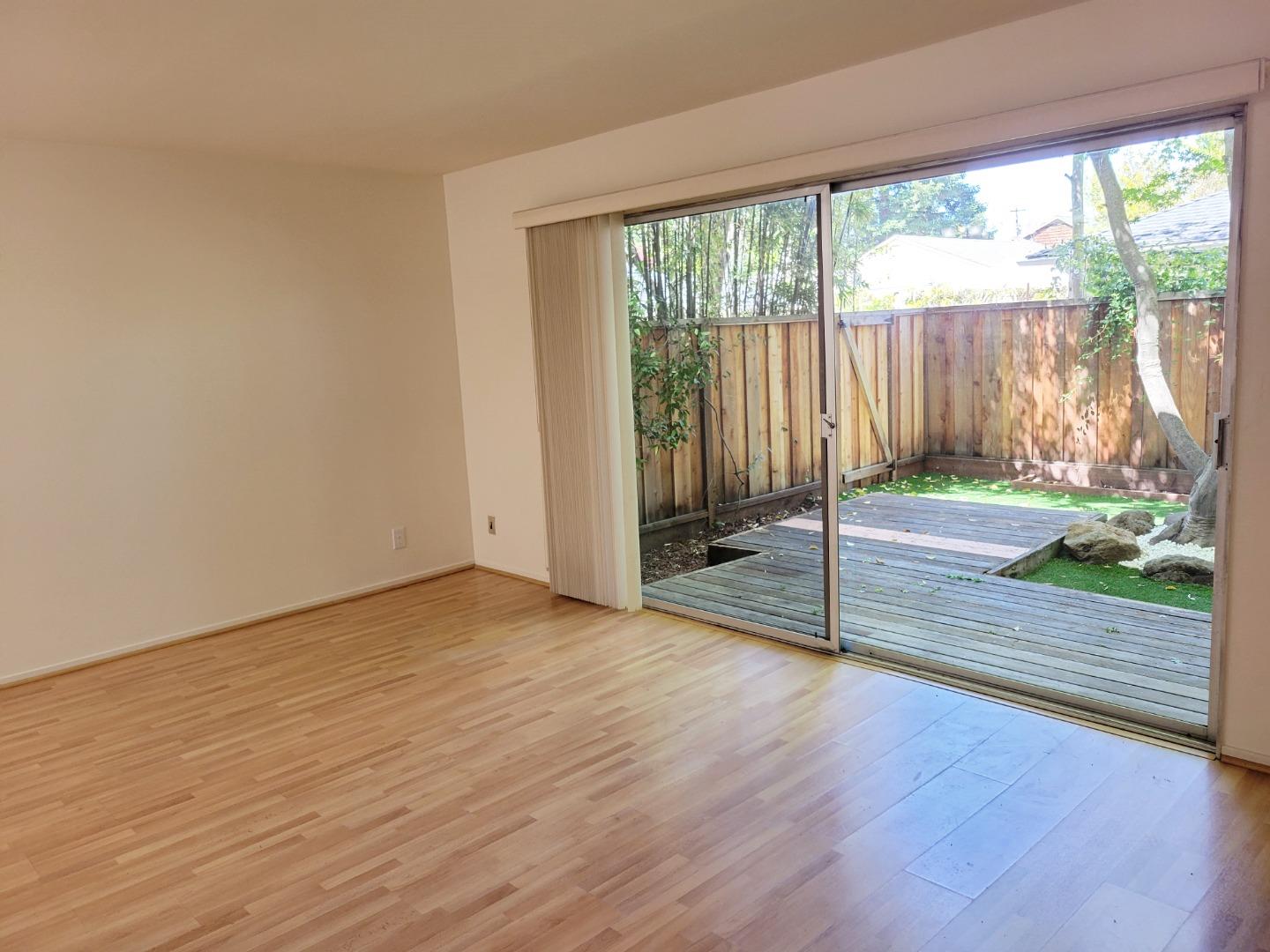 Detail Gallery Image 2 of 6 For 3148 Middlefield Rd, Palo Alto,  CA 94306 - 2 Beds | 1/1 Baths