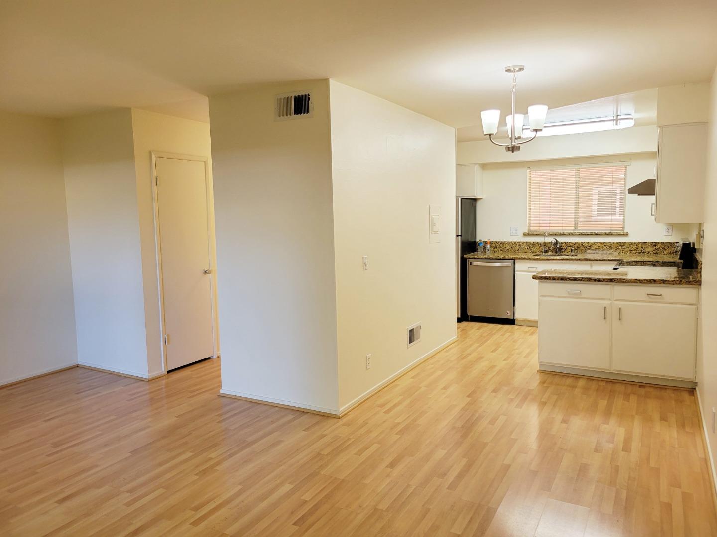 Detail Gallery Image 3 of 6 For 3148 Middlefield Rd, Palo Alto,  CA 94306 - 2 Beds | 1/1 Baths