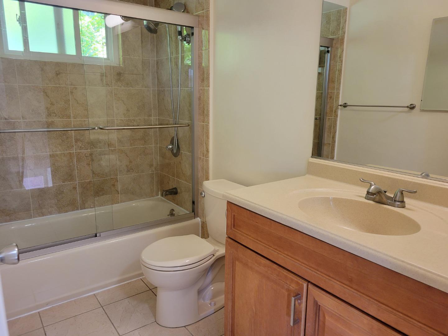 Detail Gallery Image 5 of 6 For 3148 Middlefield Rd, Palo Alto,  CA 94306 - 2 Beds | 1/1 Baths
