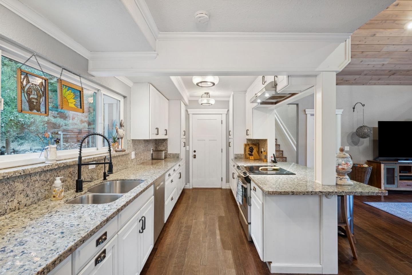 Detail Gallery Image 17 of 84 For 25560 Firhaven Ln, Los Gatos,  CA 95033 - 5 Beds | 3/1 Baths