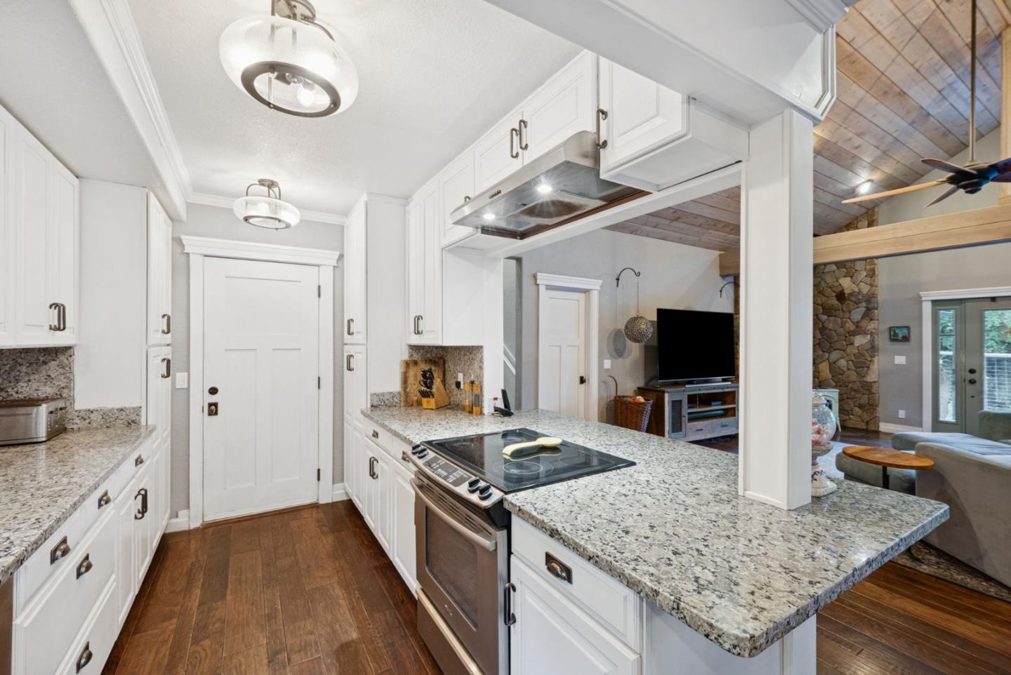 Detail Gallery Image 18 of 84 For 25560 Firhaven Ln, Los Gatos,  CA 95033 - 5 Beds | 3/1 Baths