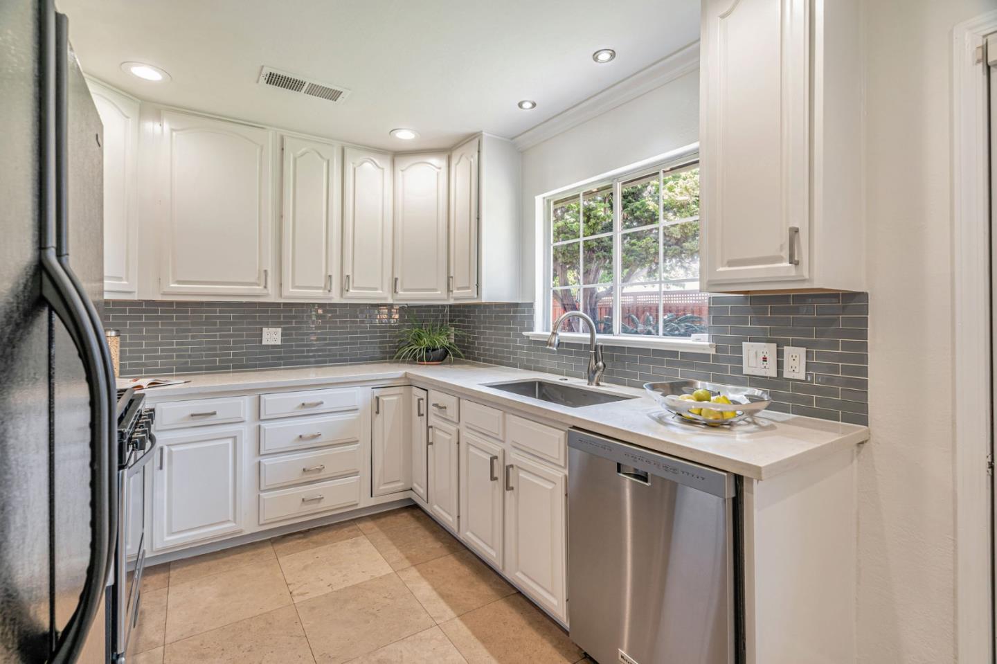Detail Gallery Image 10 of 34 For 1389 Boysea Dr, San Jose,  CA 95118 - 3 Beds | 2 Baths