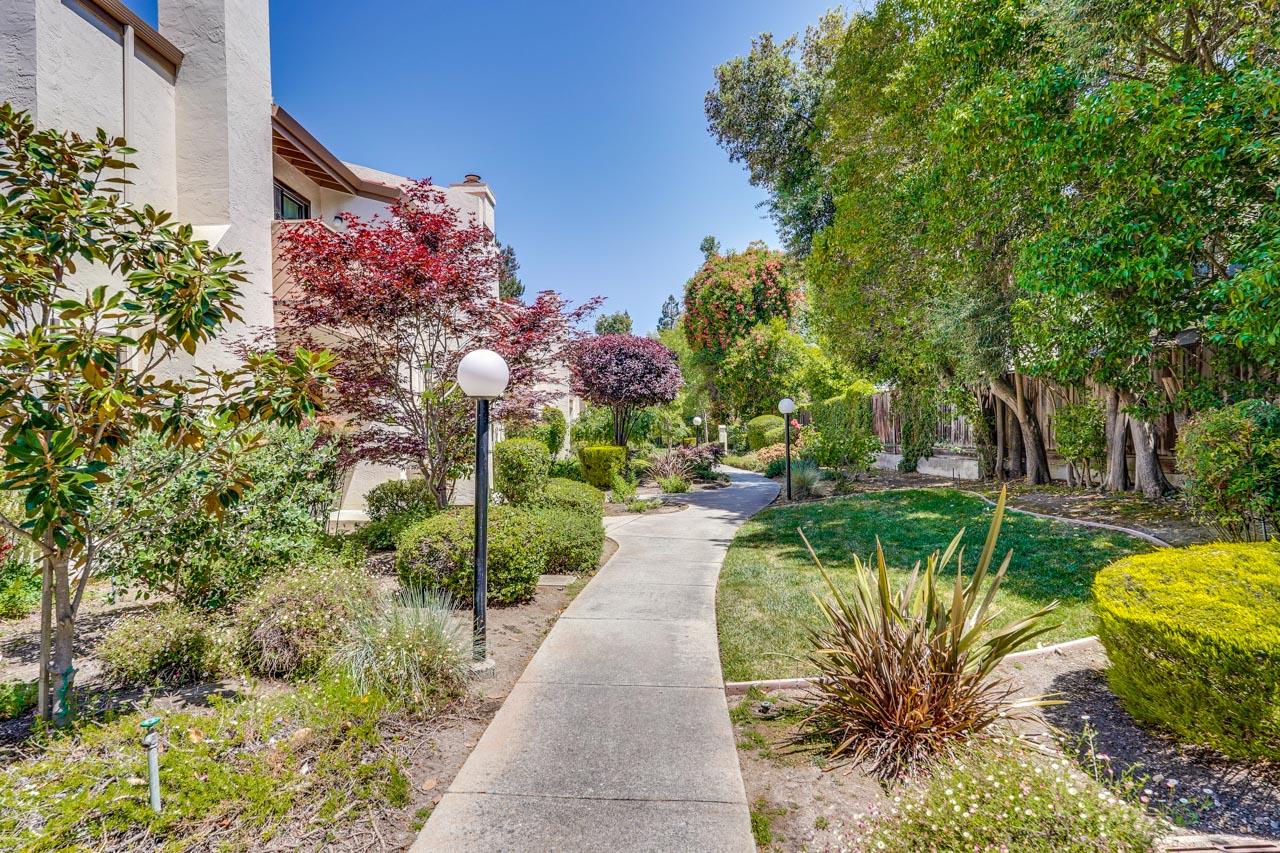 Detail Gallery Image 64 of 66 For 620 Willowgate St #5,  Mountain View,  CA 94043 - 3 Beds | 2/1 Baths