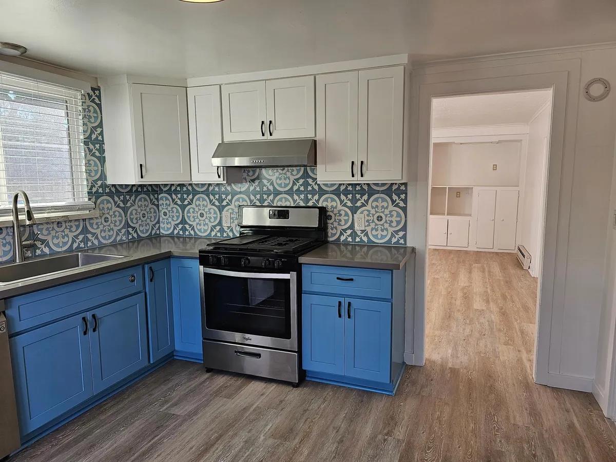 Detail Gallery Image 11 of 24 For 106 Saxon Ave, Capitola,  CA 95010 - 4 Beds | 2 Baths