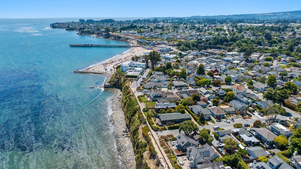 Detail Gallery Image 19 of 24 For 106 Saxon Ave, Capitola,  CA 95010 - 4 Beds | 2 Baths