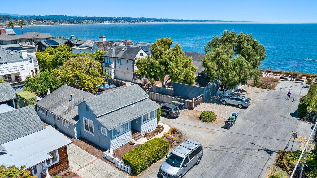 Detail Gallery Image 2 of 24 For 106 Saxon Ave, Capitola,  CA 95010 - 4 Beds | 2 Baths