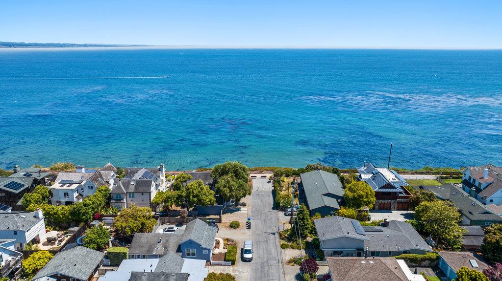 Detail Gallery Image 4 of 24 For 106 Saxon Ave, Capitola,  CA 95010 - 4 Beds | 2 Baths