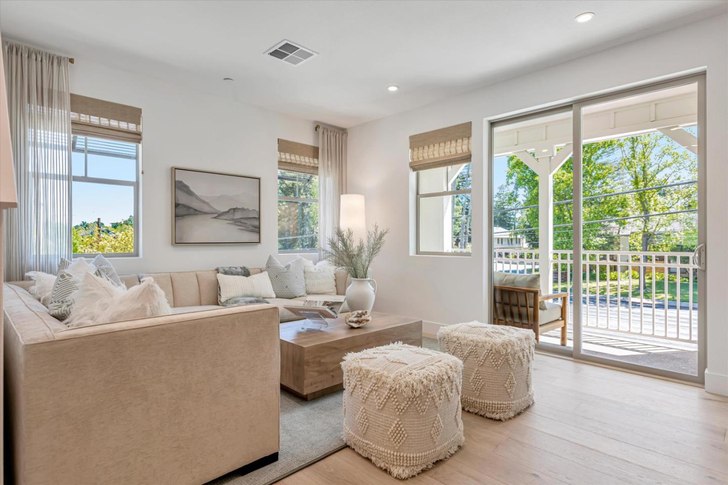 Detail Gallery Image 3 of 10 For 188 Oak Cir, Walnut Creek,  CA 94597 - 4 Beds | 3/1 Baths
