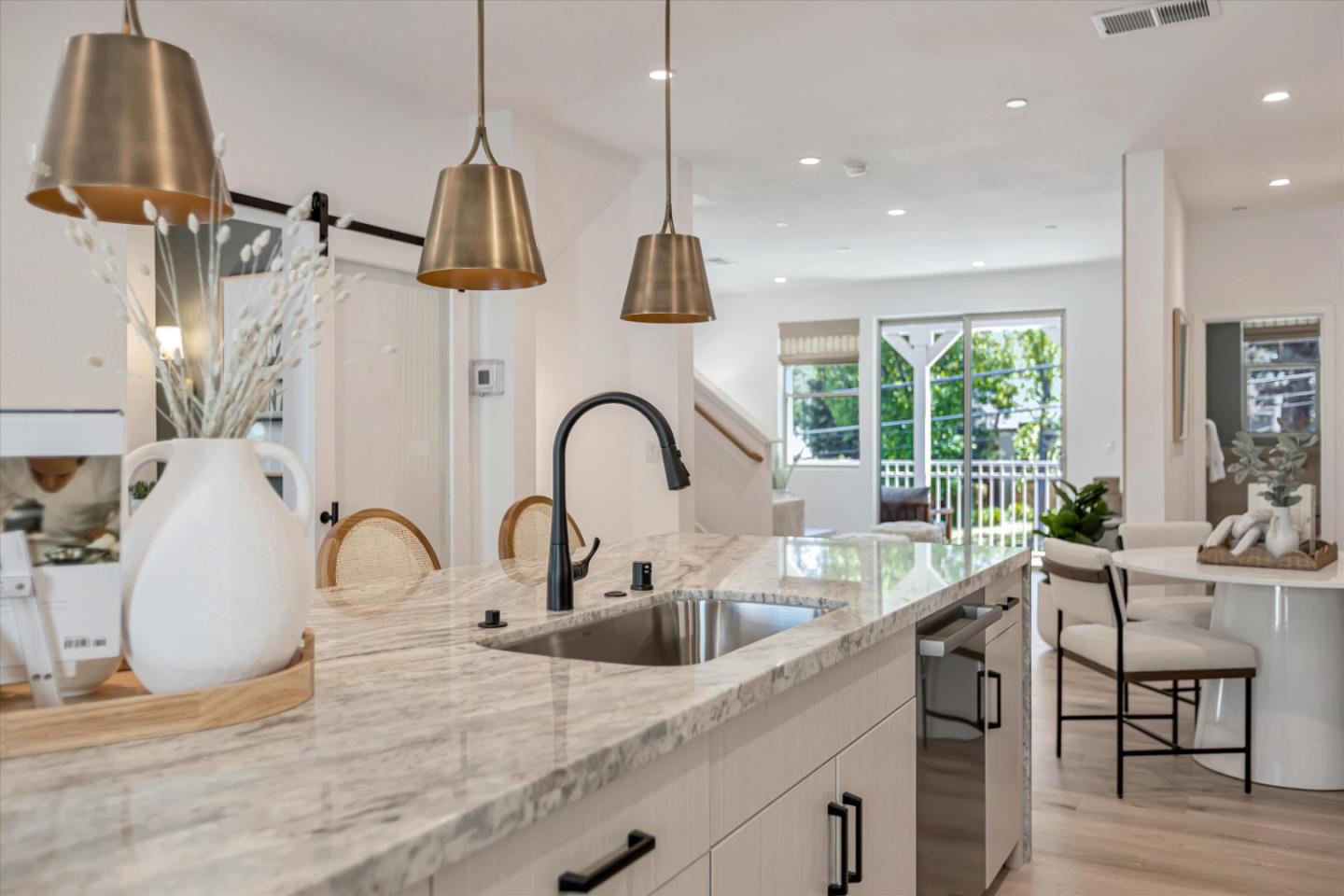 Detail Gallery Image 5 of 10 For 188 Oak Cir, Walnut Creek,  CA 94597 - 4 Beds | 3/1 Baths