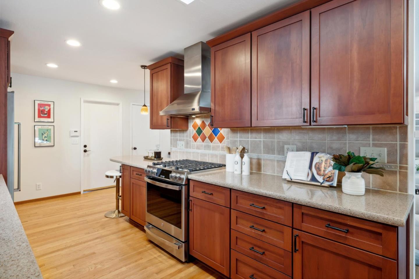 Detail Gallery Image 16 of 46 For 1410 Thunderbird Ave, Sunnyvale,  CA 94087 - 3 Beds | 2 Baths