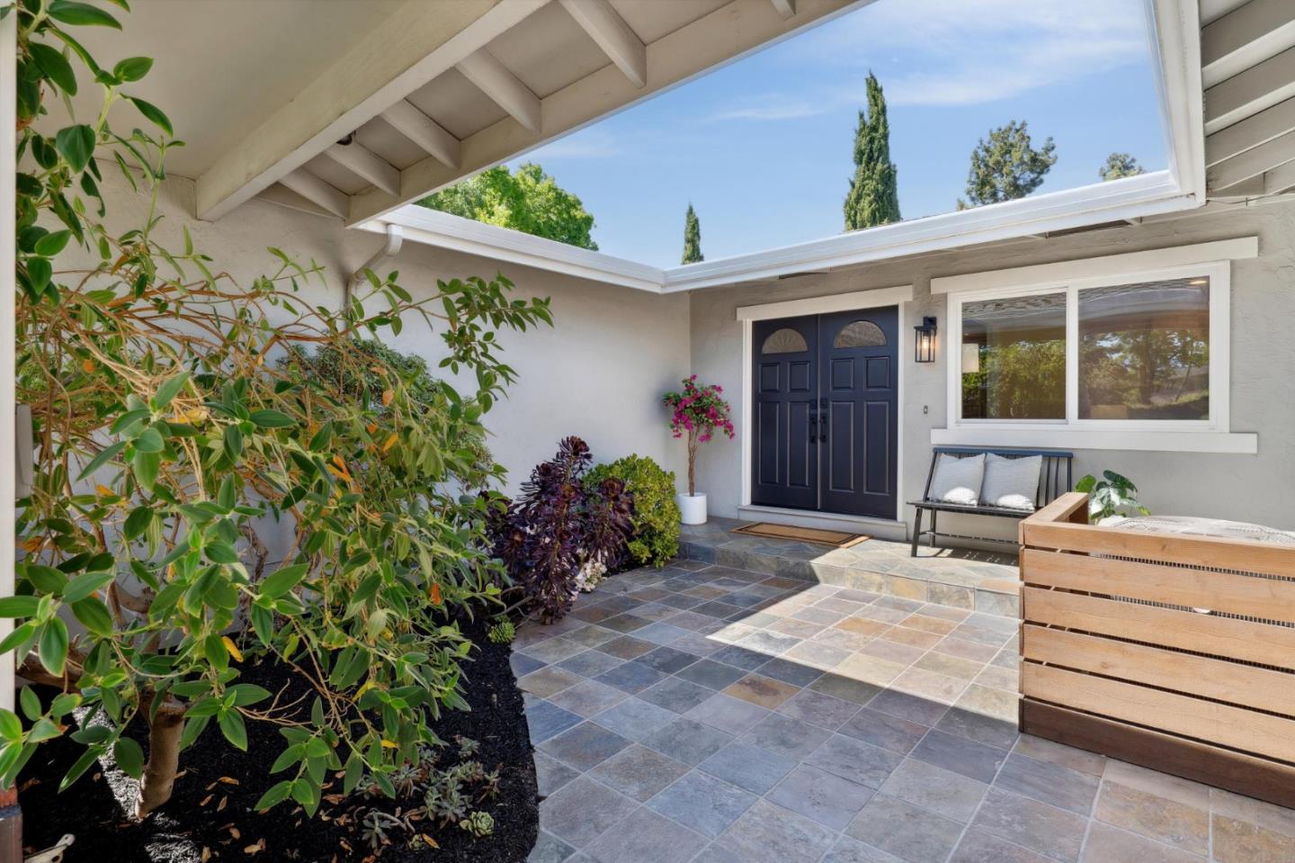 Detail Gallery Image 4 of 46 For 1410 Thunderbird Ave, Sunnyvale,  CA 94087 - 3 Beds | 2 Baths