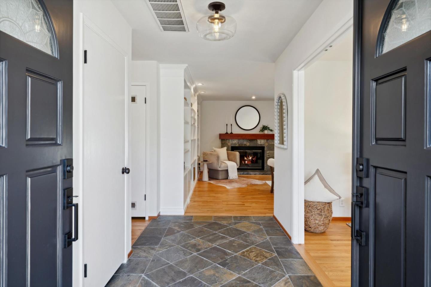 Detail Gallery Image 5 of 46 For 1410 Thunderbird Ave, Sunnyvale,  CA 94087 - 3 Beds | 2 Baths