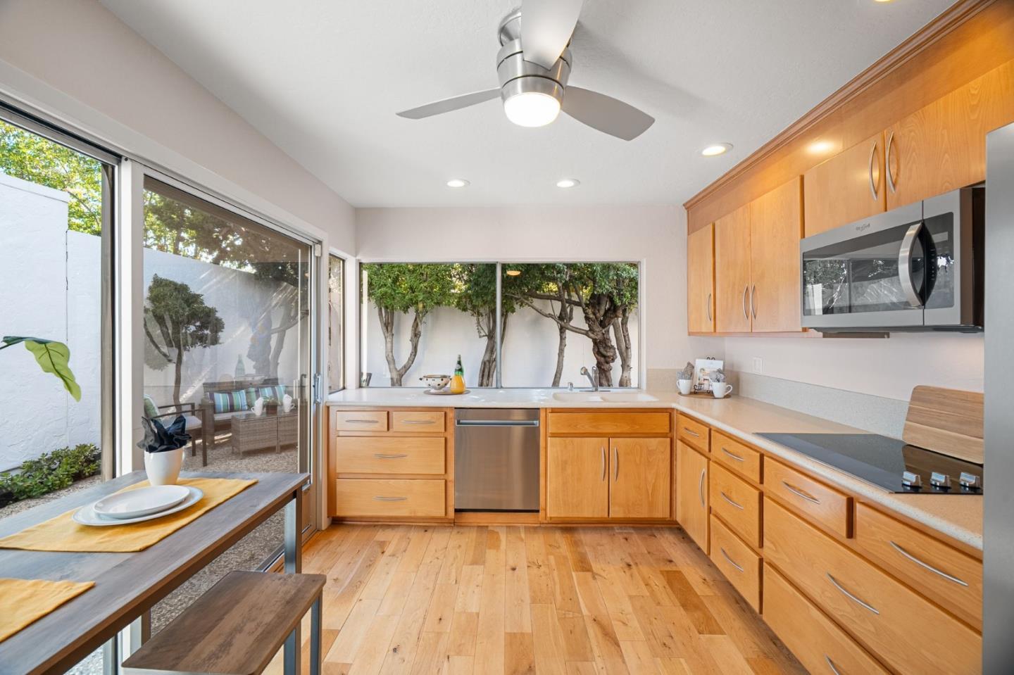 Detail Gallery Image 16 of 44 For 1393 Sydney Dr, Sunnyvale,  CA 94087 - 3 Beds | 2 Baths