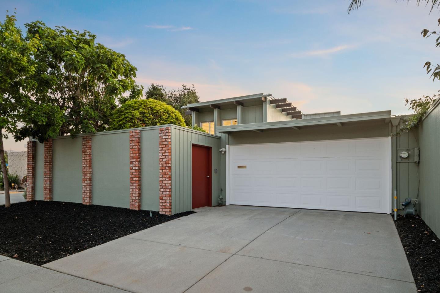 Detail Gallery Image 2 of 44 For 1393 Sydney Dr, Sunnyvale,  CA 94087 - 3 Beds | 2 Baths