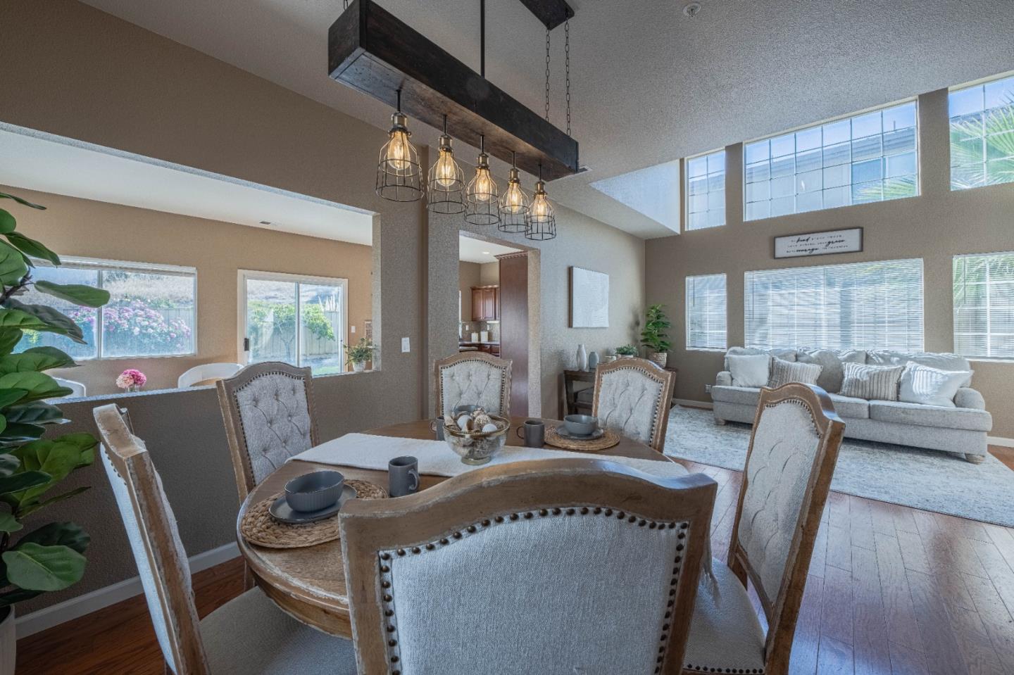 Detail Gallery Image 10 of 50 For 27320 Bavella Way, Salinas,  CA 93908 - 4 Beds | 2/1 Baths