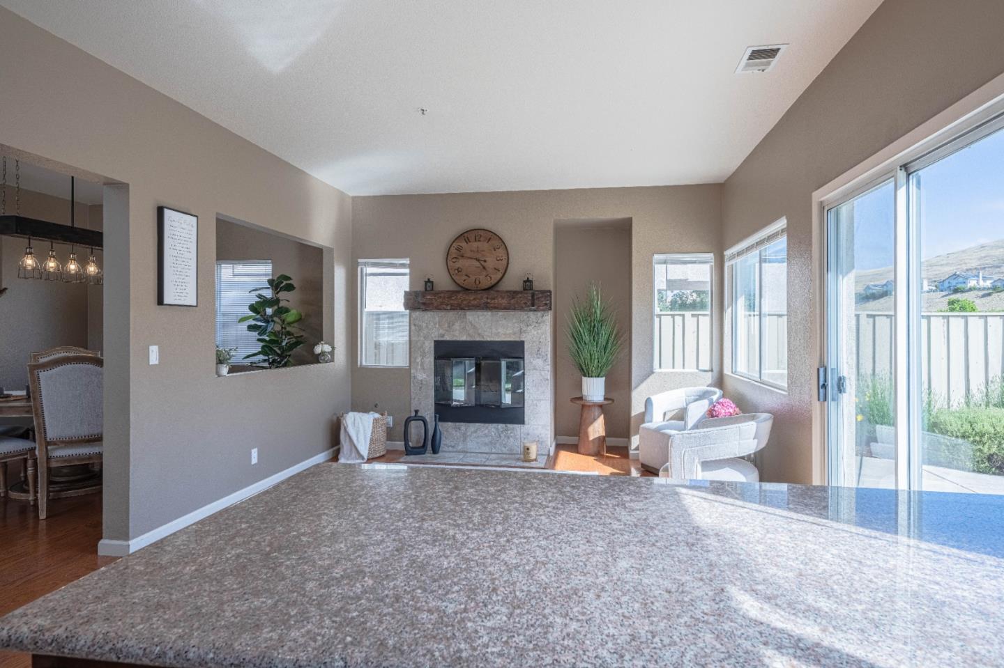 Detail Gallery Image 15 of 50 For 27320 Bavella Way, Salinas,  CA 93908 - 4 Beds | 2/1 Baths