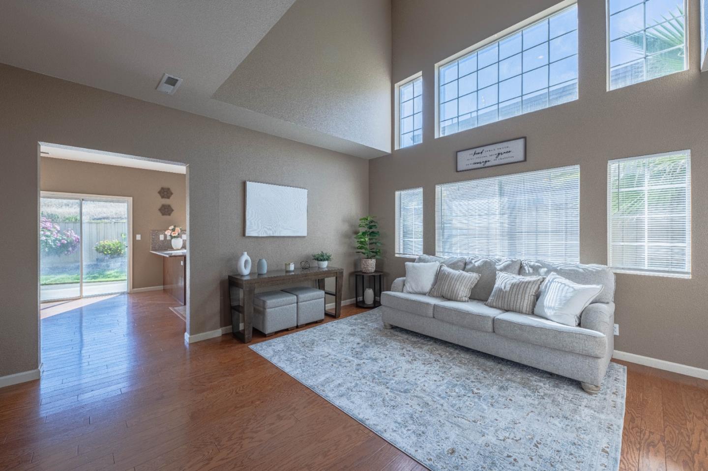 Detail Gallery Image 6 of 50 For 27320 Bavella Way, Salinas,  CA 93908 - 4 Beds | 2/1 Baths