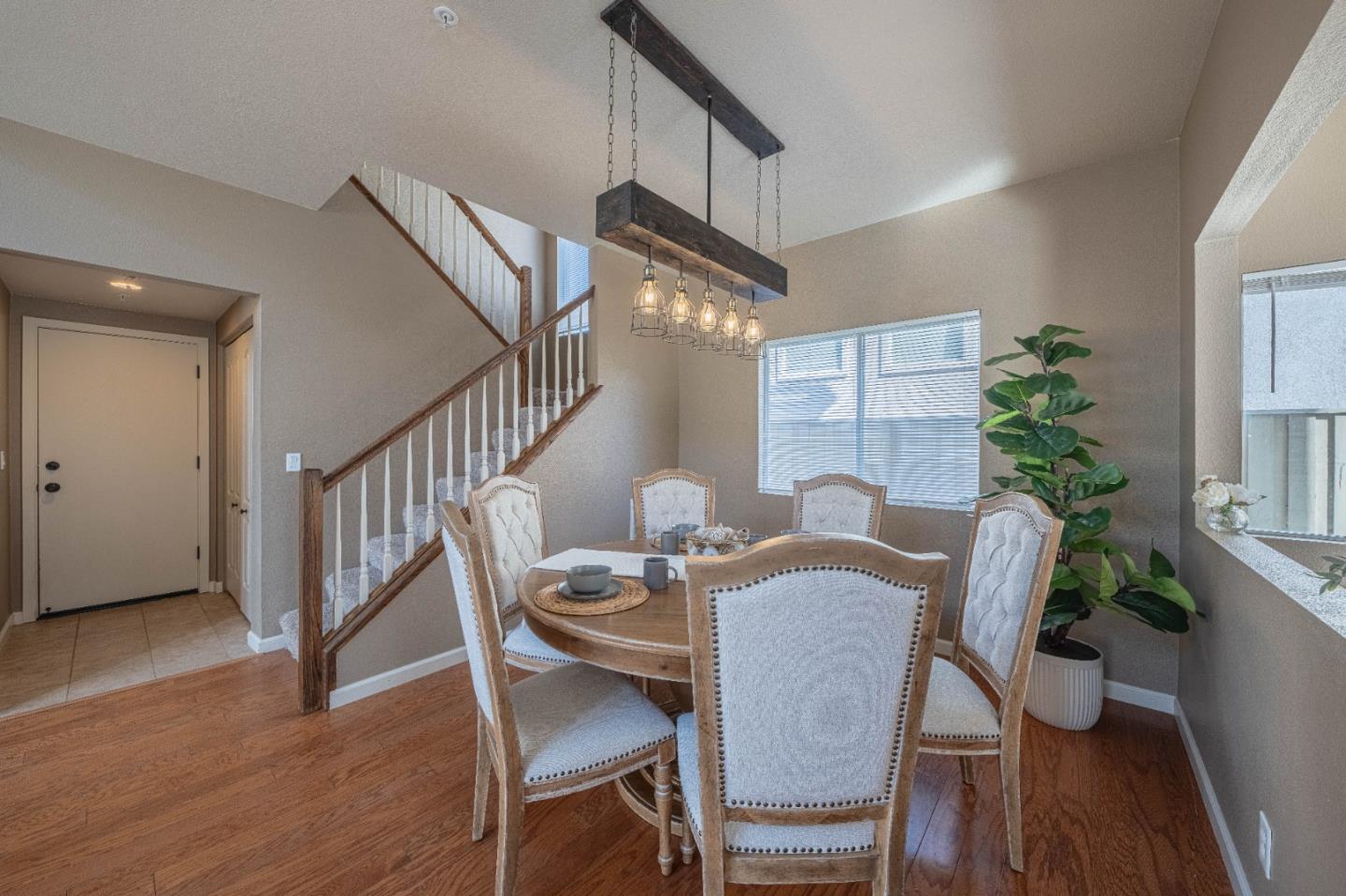 Detail Gallery Image 8 of 50 For 27320 Bavella Way, Salinas,  CA 93908 - 4 Beds | 2/1 Baths