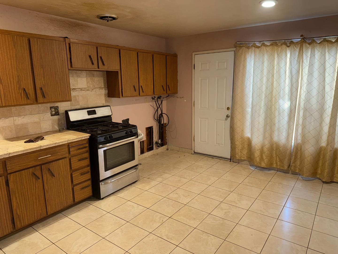 Detail Gallery Image 3 of 18 For 1648 Chico Way, Salinas,  CA 93906 - 3 Beds | 1/1 Baths